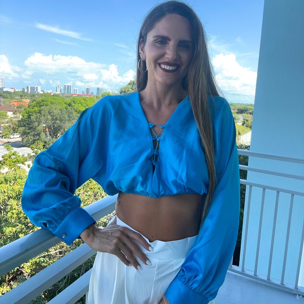 Blue blouse with long sleeves